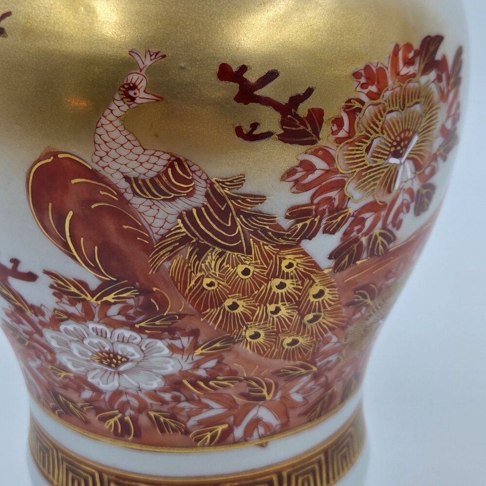 Kutani Peacock & Peony Covered Vase From the Meiji Period - Picture 6 of 13